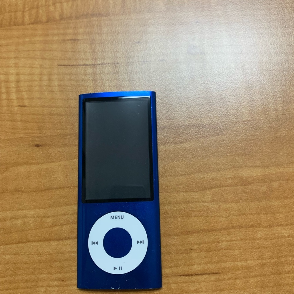 Apple iPod nano - 5th Generation-Blue Portable Audio Player